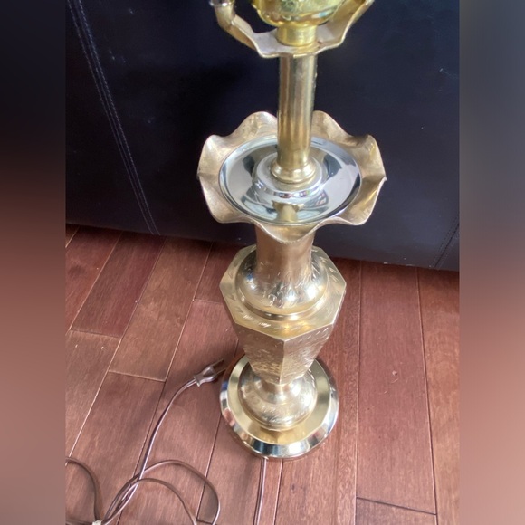 Vintage Brass Lamp. No shade - Picture 4 of 9